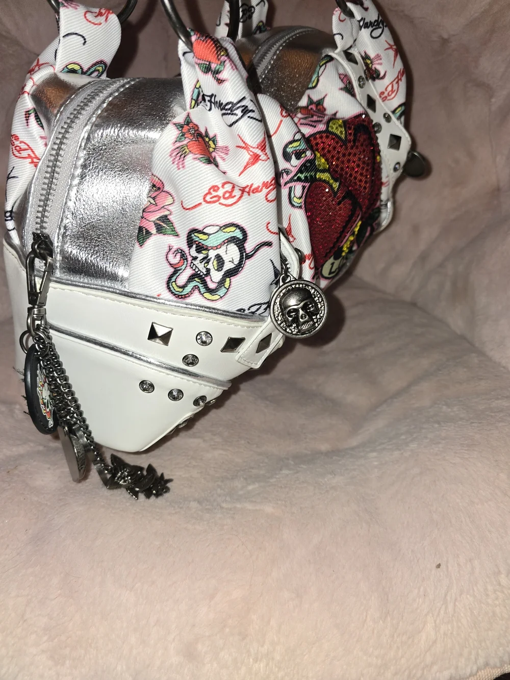 Ed Hardy White Shoulder Bag with Red Heart Motif and Studs - Picture 2 of 6